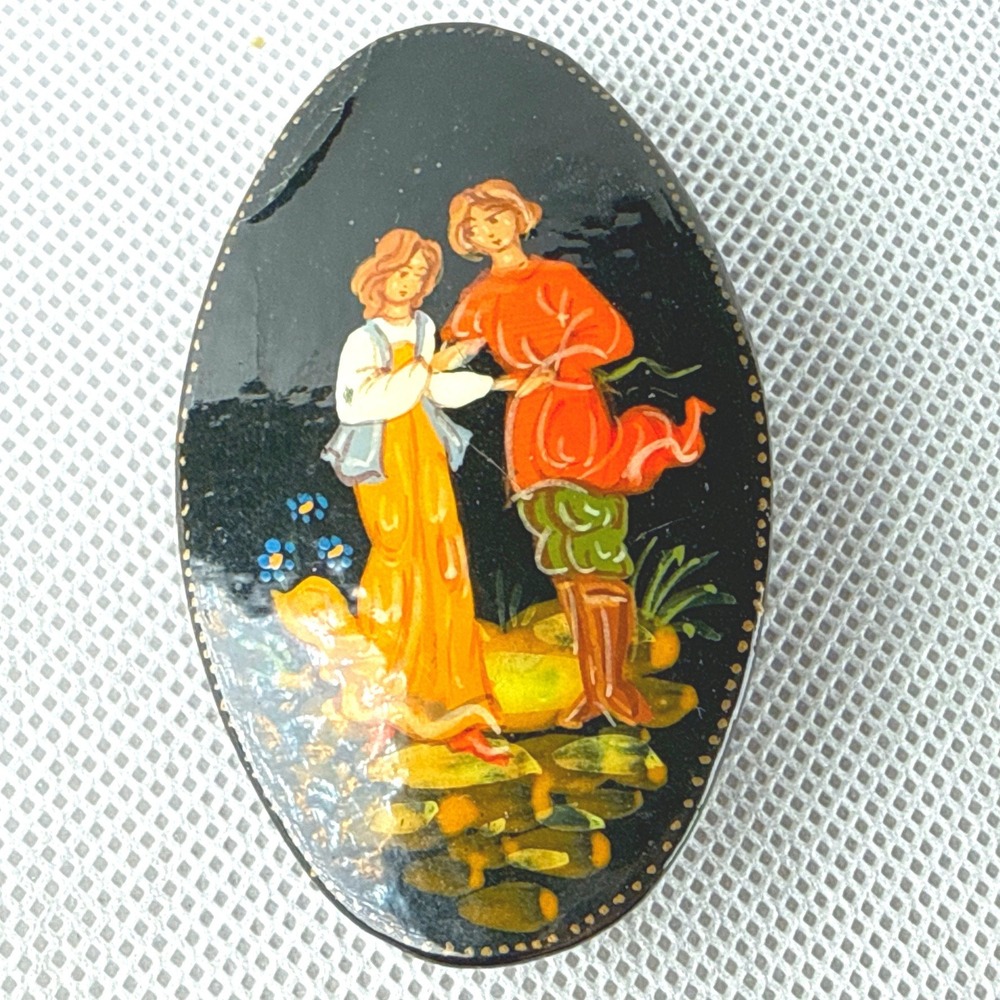 Vtg Russian Fedoskino Lacquer Brooch Hand Painted Folk Art Couple 1999‎ READ